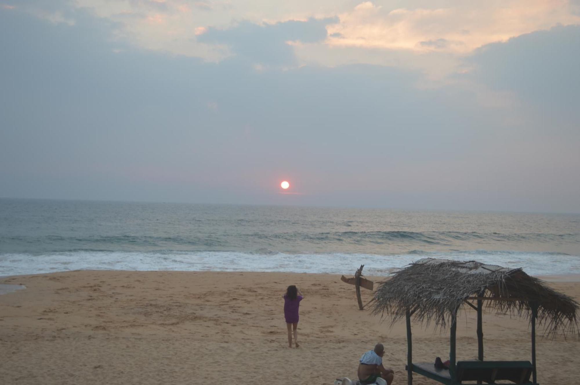 Whitepearl Beach Hikkaduwa Exterior foto