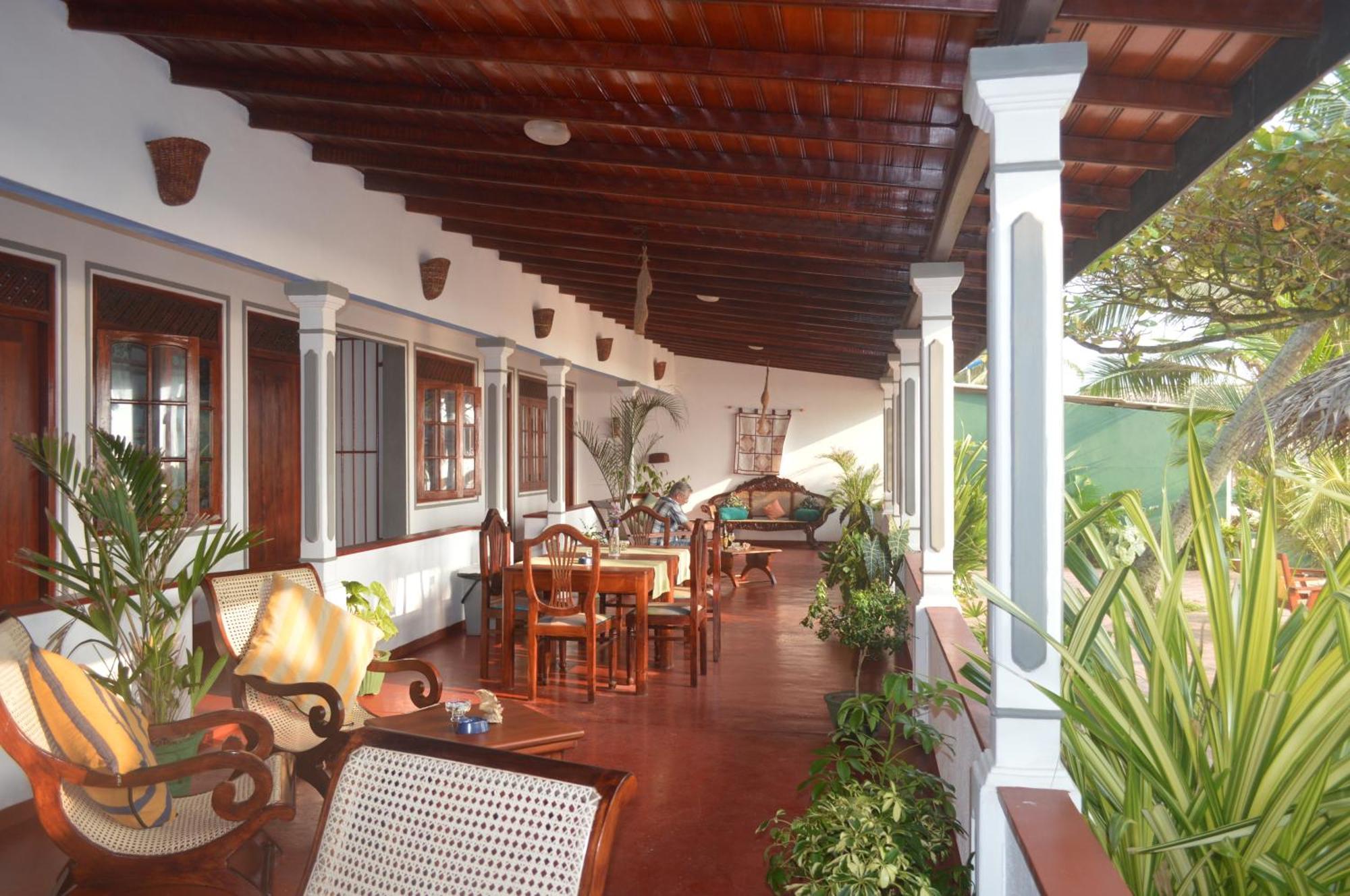 Whitepearl Beach Hikkaduwa Exterior foto