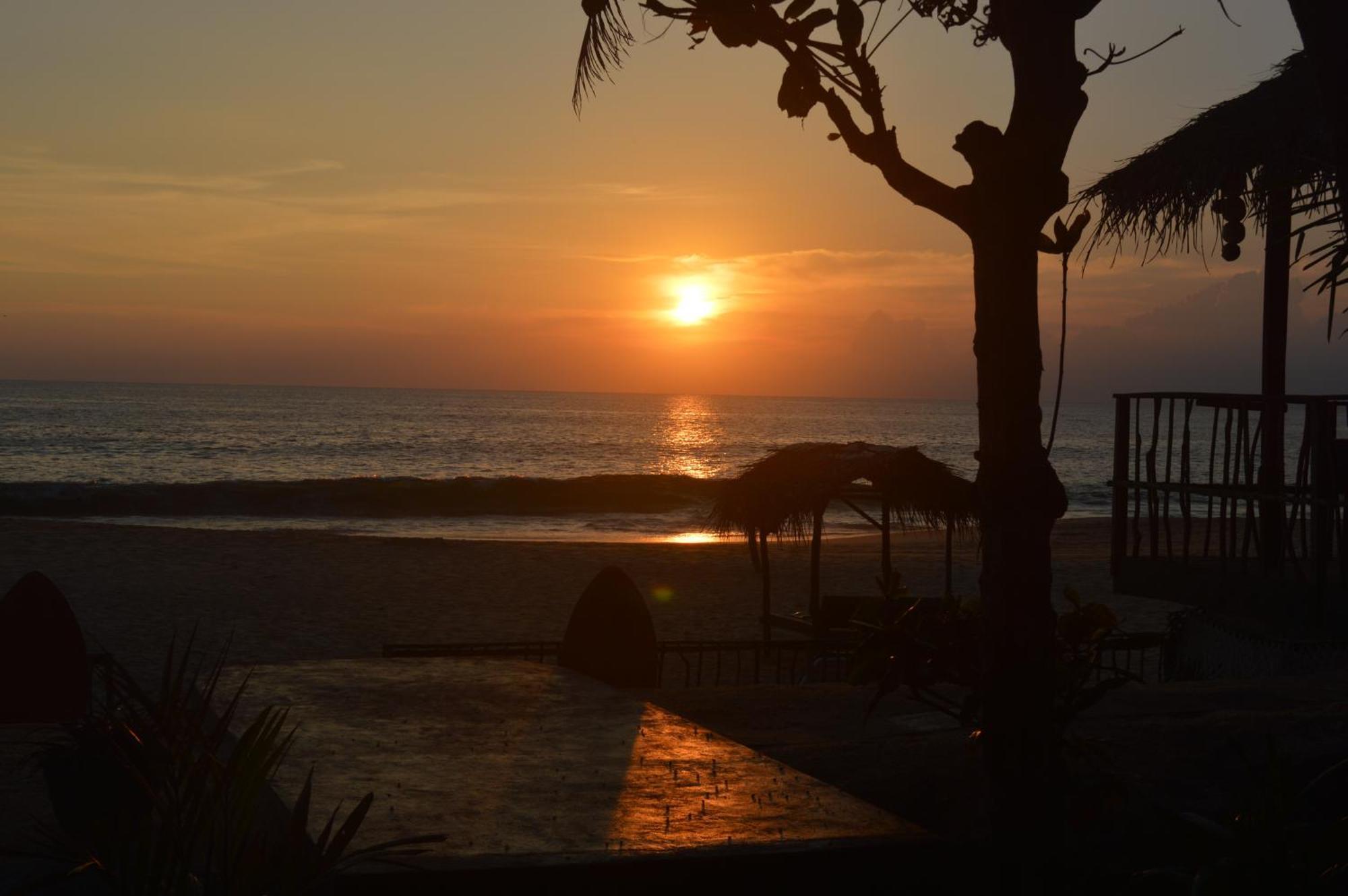 Whitepearl Beach Hikkaduwa Exterior foto