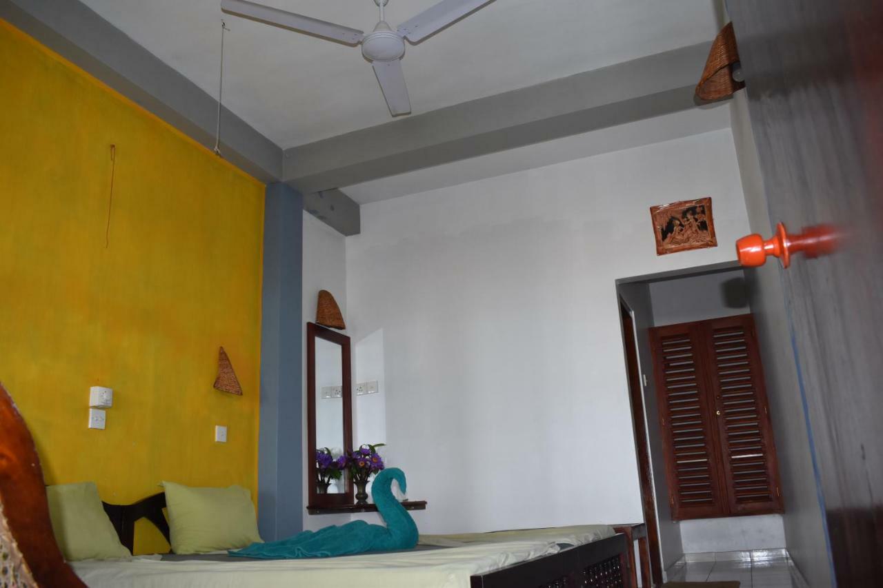 Whitepearl Beach Hikkaduwa Exterior foto
