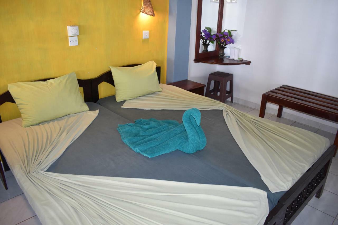 Whitepearl Beach Hikkaduwa Exterior foto