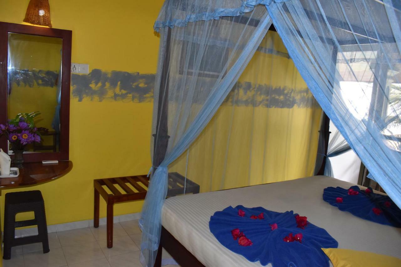 Whitepearl Beach Hikkaduwa Exterior foto